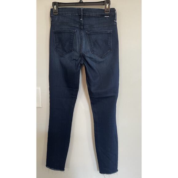 NEW‎ MOTHER High Waisted Looker Ankle Fray Dark Wash Jeans Tongue and Chic Sz 25 - Picture 4 of 7